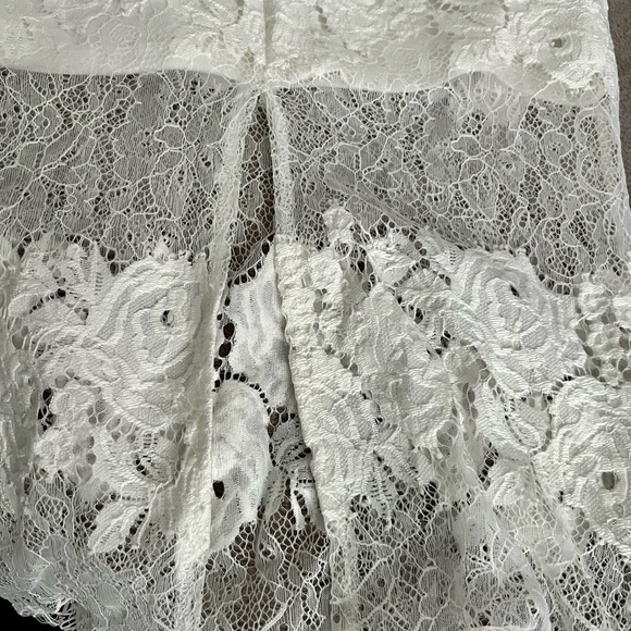 Bebe white with flowery 🌼 design pencil skirt - Picture 4 of 7